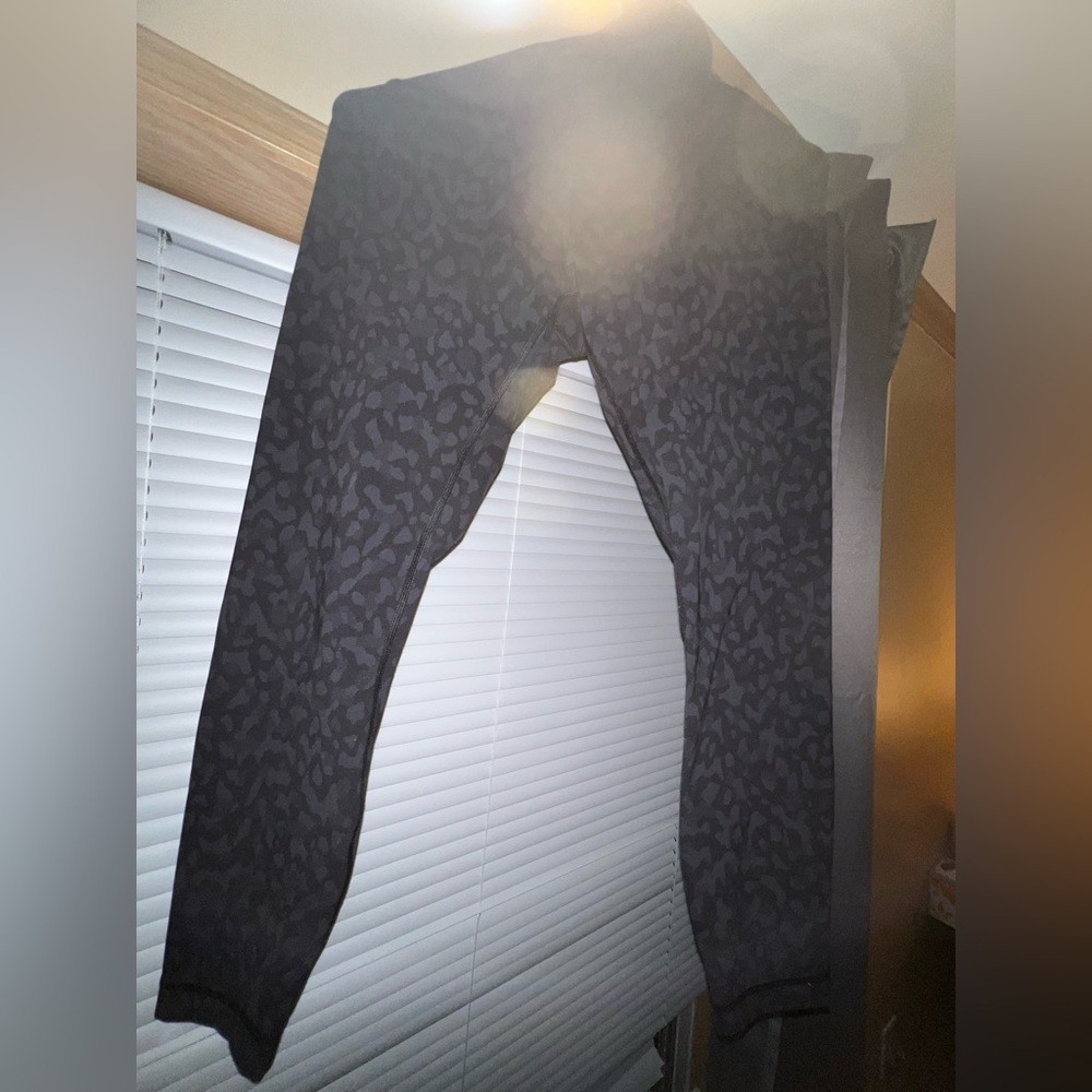Lululemon Black Leopard Print Sz 8 Leggings